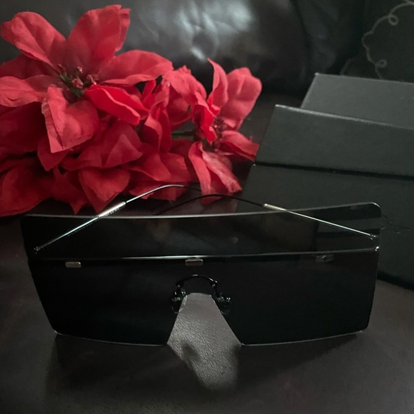 AUTHENTIC DIOR SUNGLASSES - Picture 1 of 11